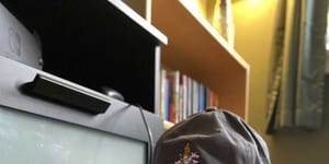 Invite your friends to read Poorly Drawn Arsenal and get a free hat